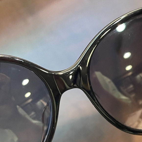 Fendi Sunglasses FE40029U - Picture 3 of 10